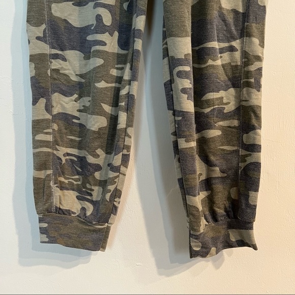 Quacker Factory Regular Anytime Camo Print Jogger Size S - Picture 3 of 7